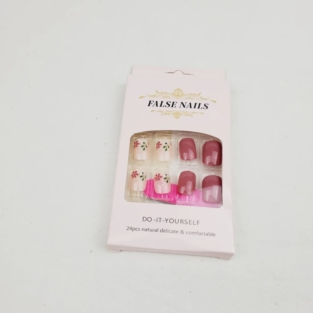 24 Pieces Fake Press On Nails